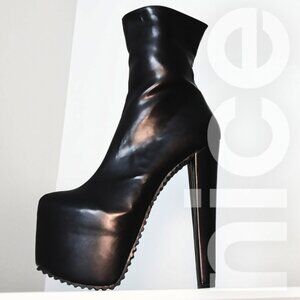 TAJNA CLUB TOOTH SOLE BLACK CHUCKY HEEL BOOTS